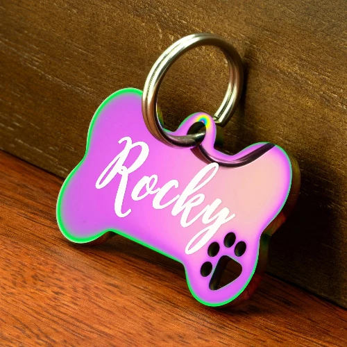 Médaille chien gravée Os minimaliste avec découpe de patte