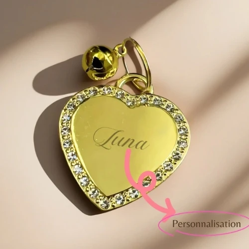Médaille chien gravée en forme de cœur avec strass scintillant