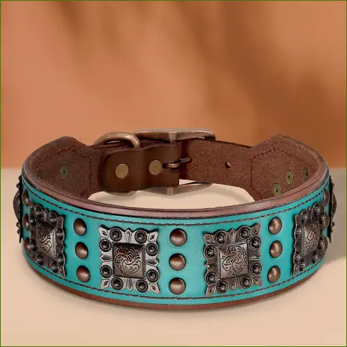 Collier pour berger allemand avec ornements métalliques sur cuir véritable