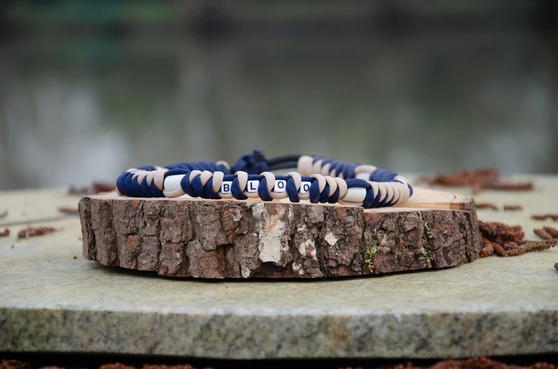 Collier EM Akram - collier en paracorde
