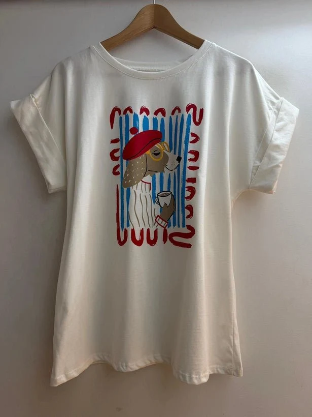 T-shirt imprimé chien parisien femme au style chic